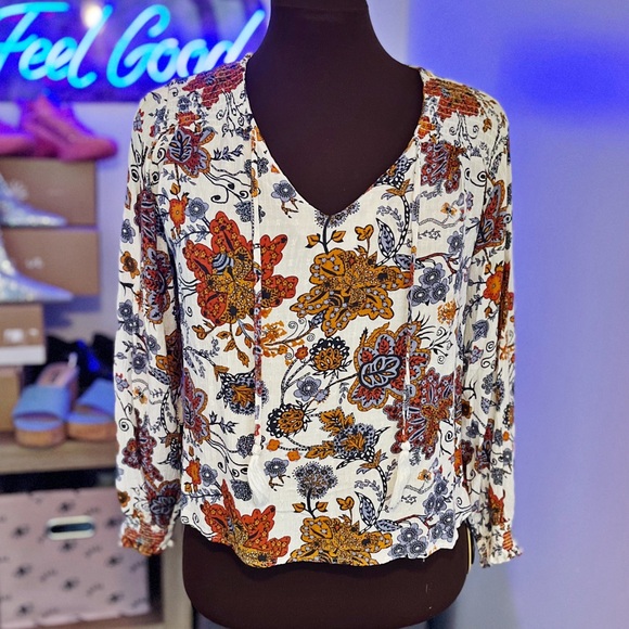 Christian Siriano New York Bohemian Style Floral Blouse - Picture 2 of 5